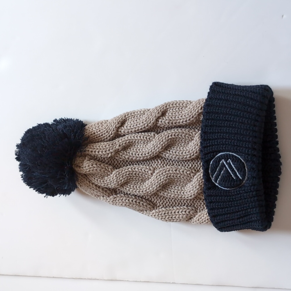 NWOT Savvi women's hat